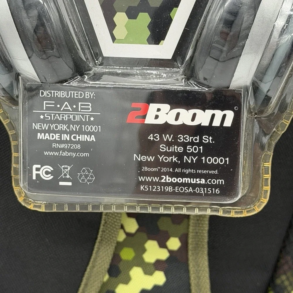 Fashion Accessory Bazaar Boys Green Camo Backpack w Sealed 2Boom Headphones